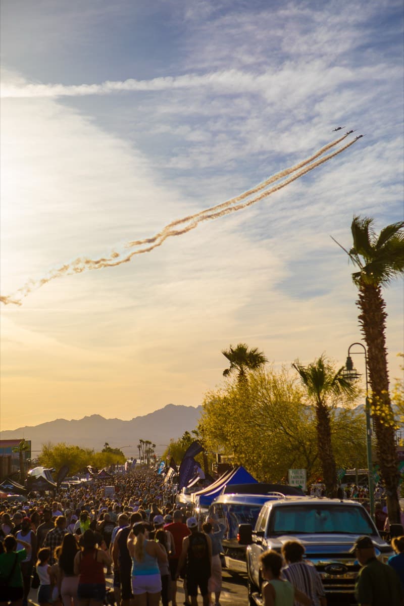 The crowd at sundown beneath the palms